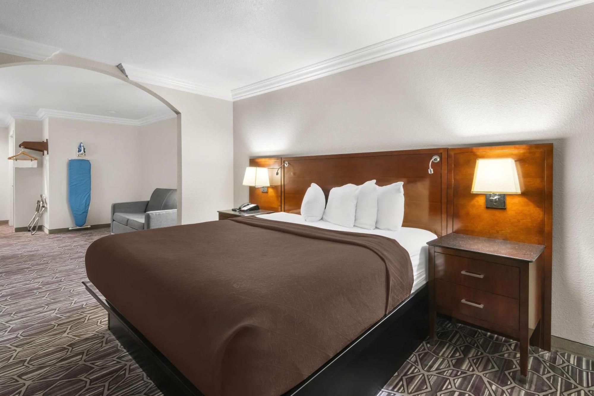 Hotel Surestay Plus By Best Western Benbrook 3*