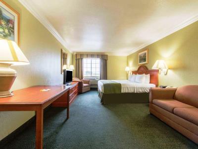 Surestay Plus By Best Western Benbrook Hotel 3*