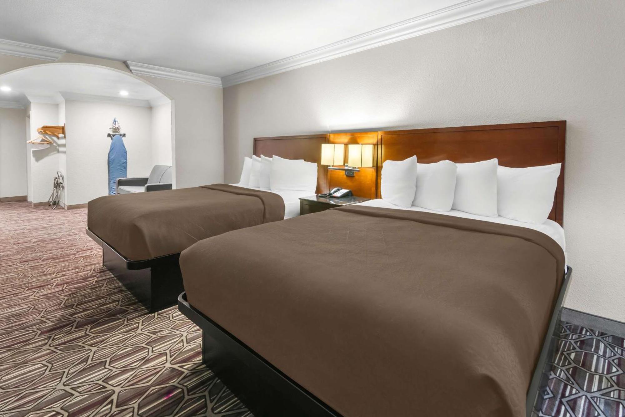 Hotel Surestay Plus By Best Western Benbrook